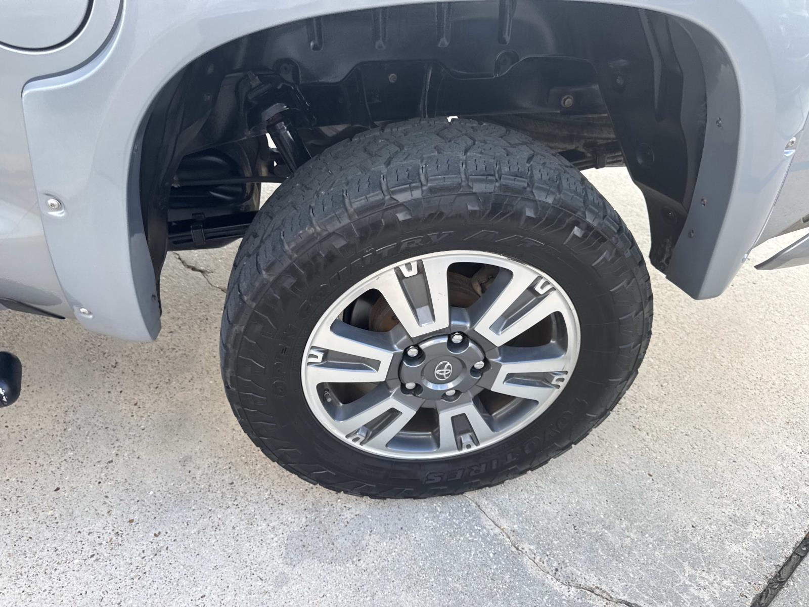 2019 Toyota Tundra Platinum Grade photo 3