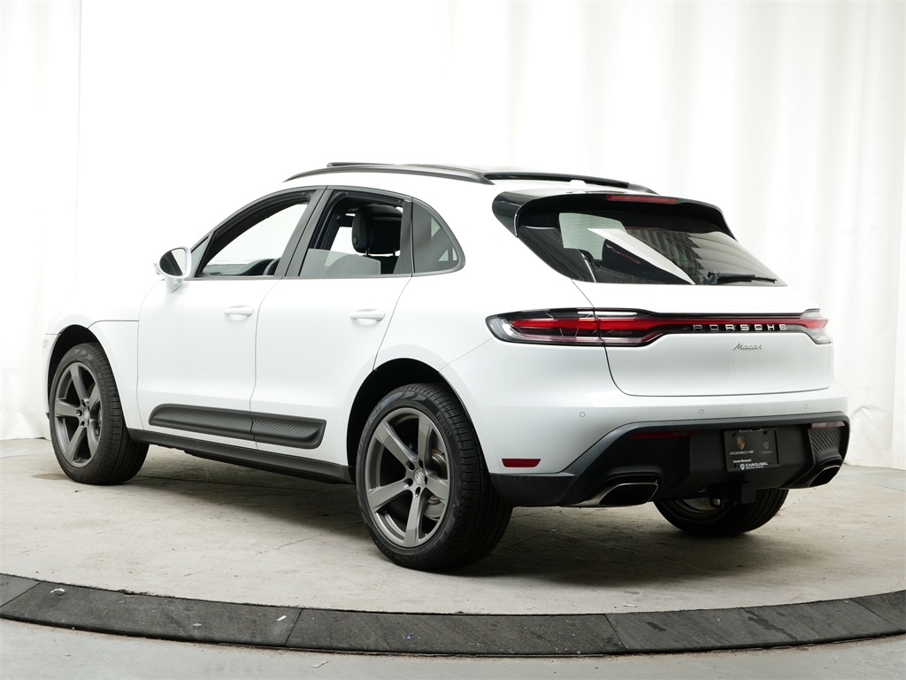 2025 Porsche Macan Base photo 3