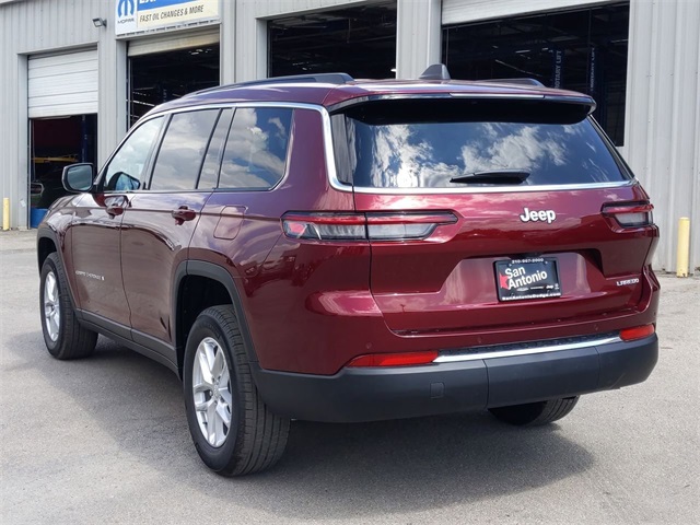 2025 Jeep Cherokee Laredo photo 5