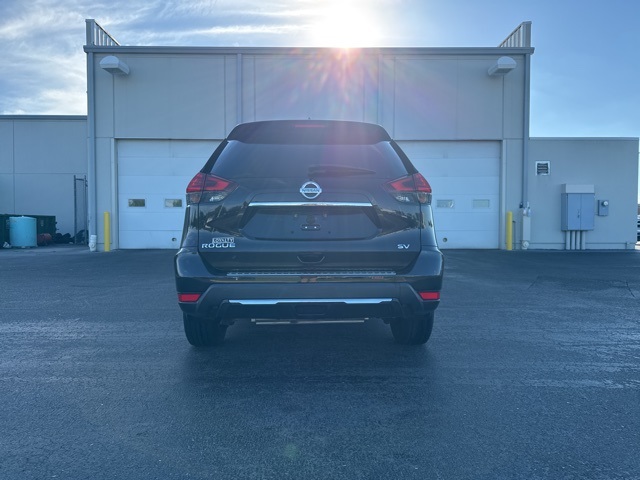 2017 Nissan Rogue SV photo 4