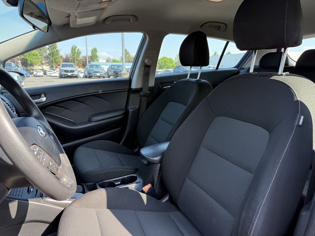 2017 Kia Forte LX photo 9