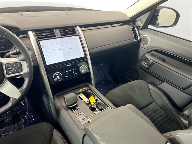 2024 Land Rover Discovery S photo 20
