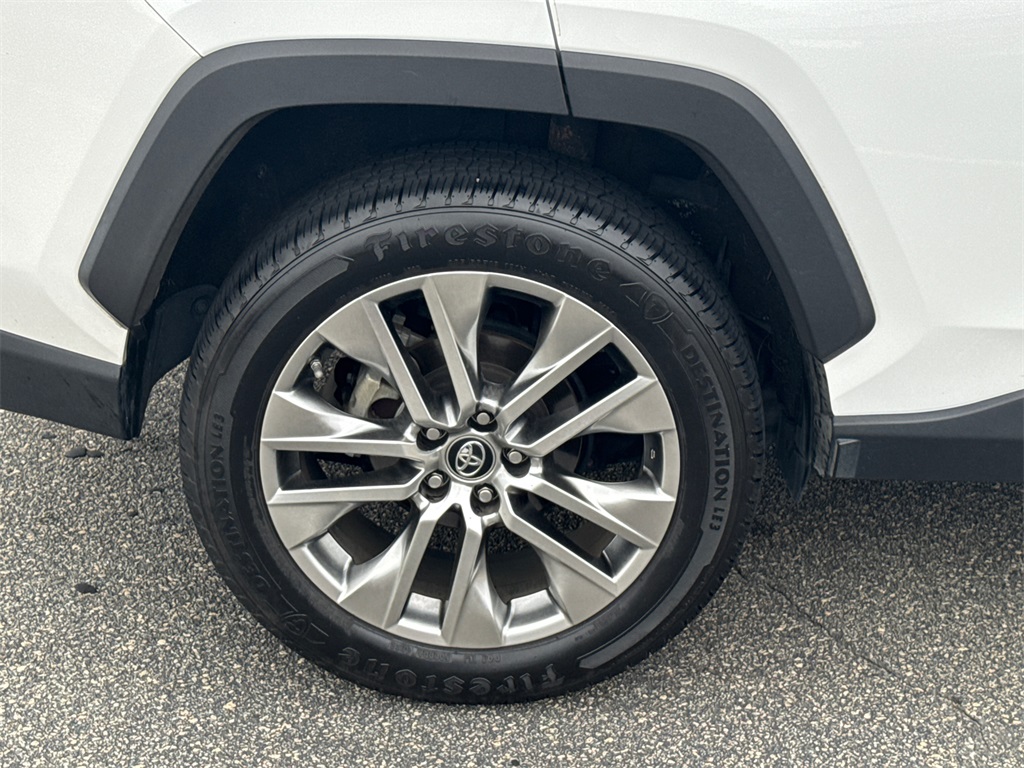 2019 Toyota RAV4 XLE Premium photo 16