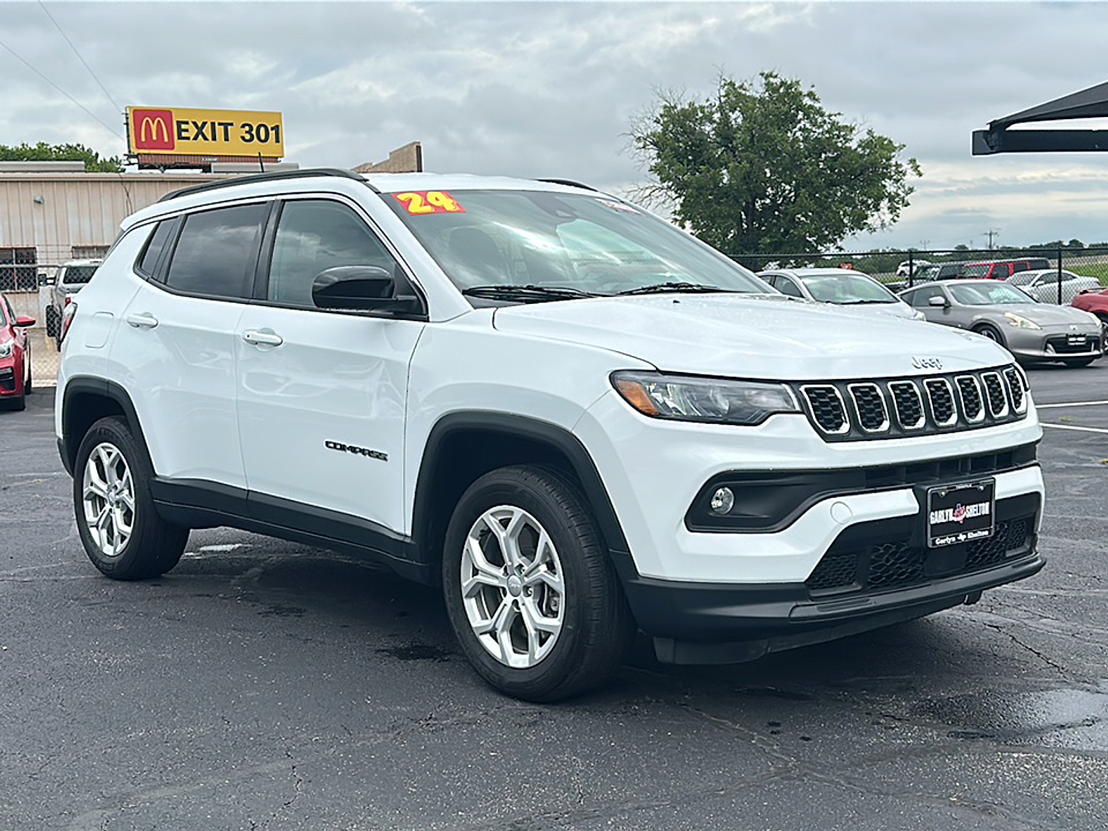 Used 2024 Bright White Clearcoat Jeep Latitude 4x4 image 10
