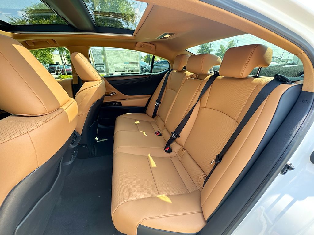 2025 Lexus ES 350 F SPORT Design photo 35