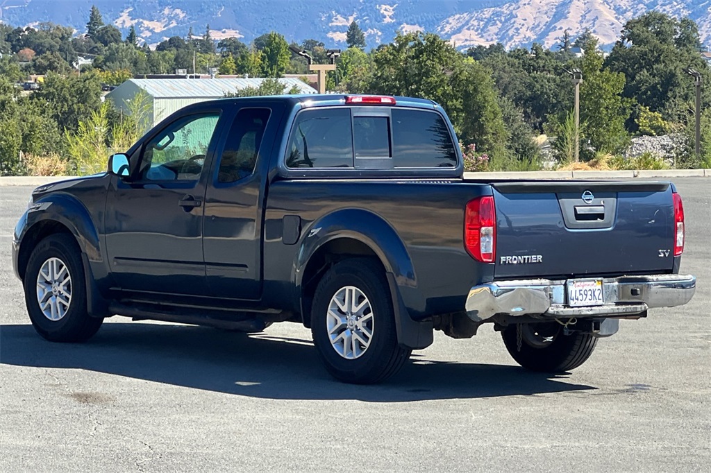 2017 Nissan Frontier SV photo 2
