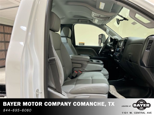 2023 Chevrolet Silverado 6500HD Work Truck photo 3