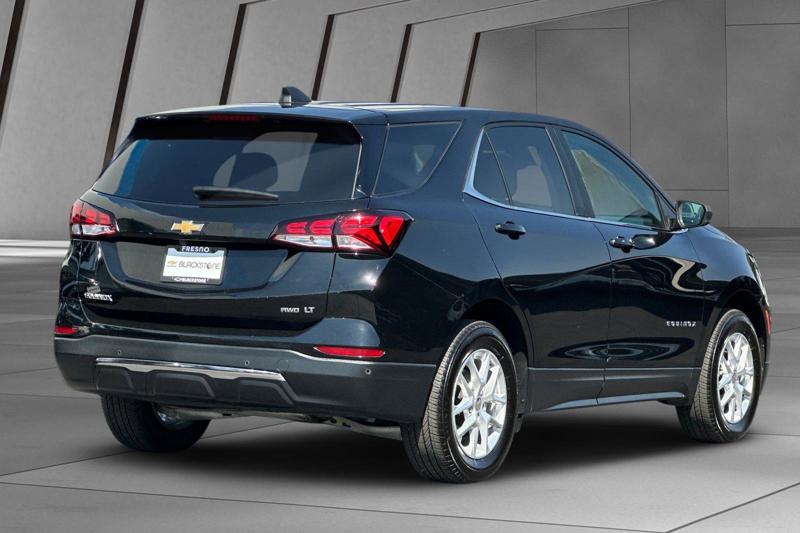 2024 Chevrolet Equinox LT photo 2