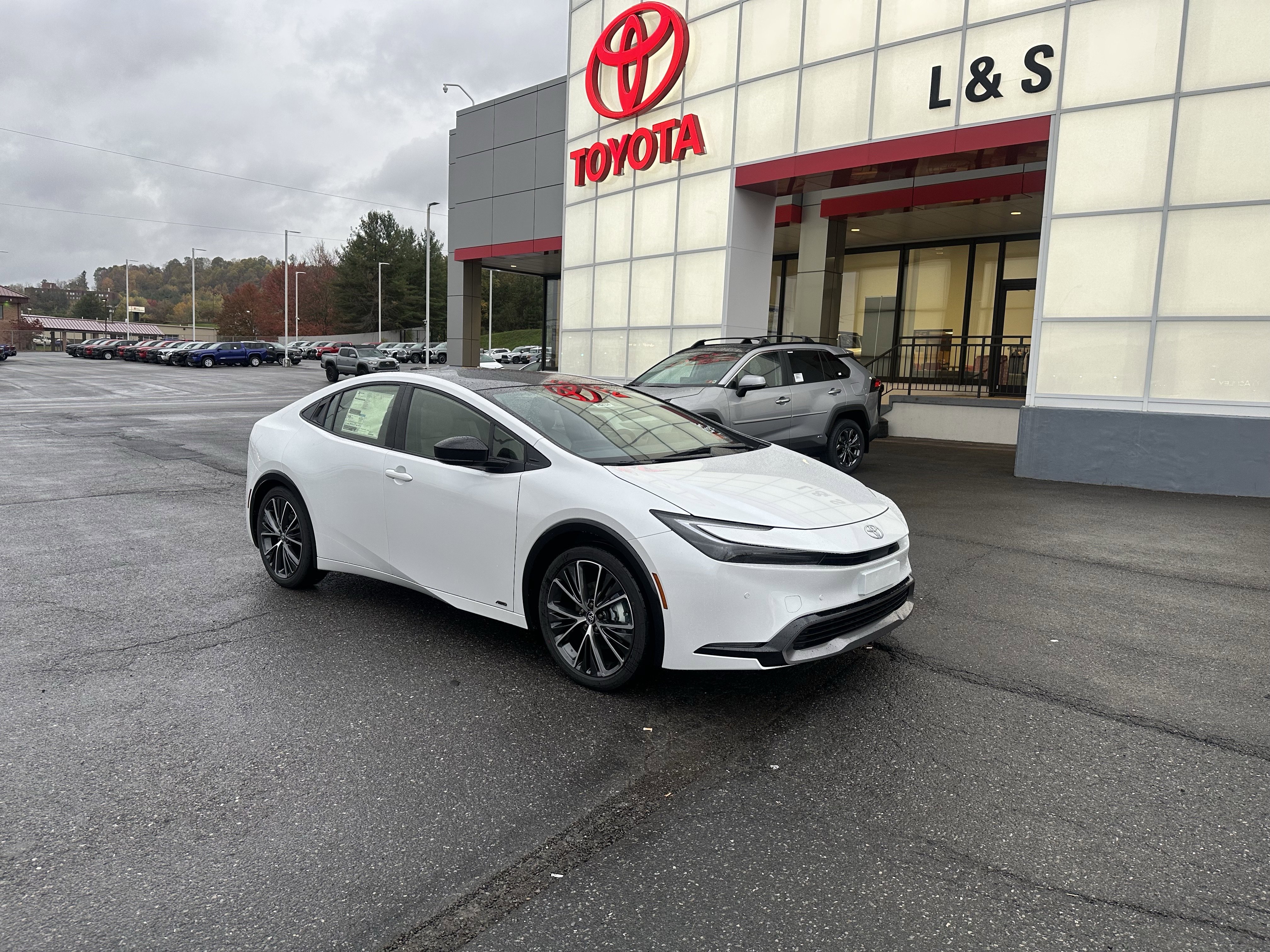 2026 Toyota Prius XLE's photo