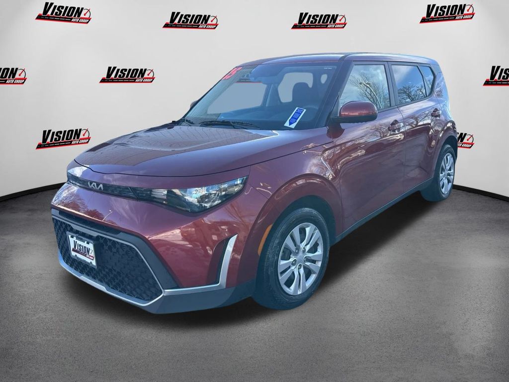 2025 Kia Soul LX's photo