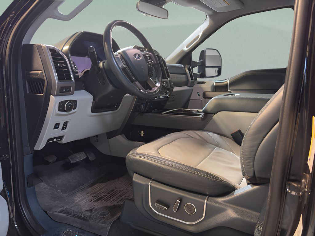 2022 Ford F-350 Limited photo 19