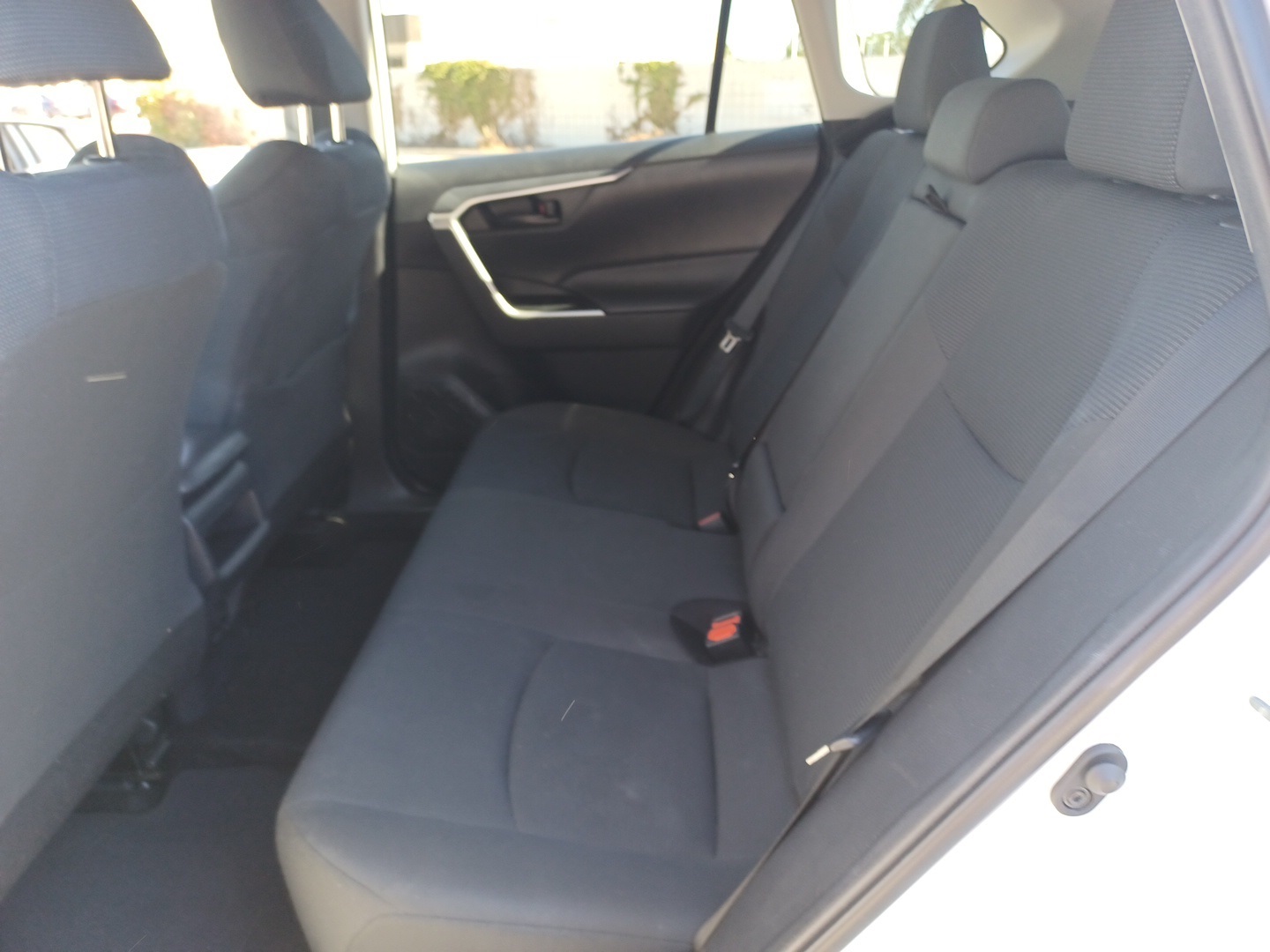2019 Toyota RAV4 LE photo 6