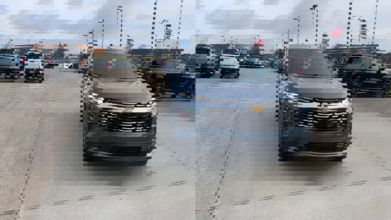 2026 Chevrolet Equinox LT photo 2