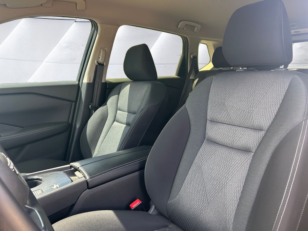 2024 Nissan Rogue SV photo 7