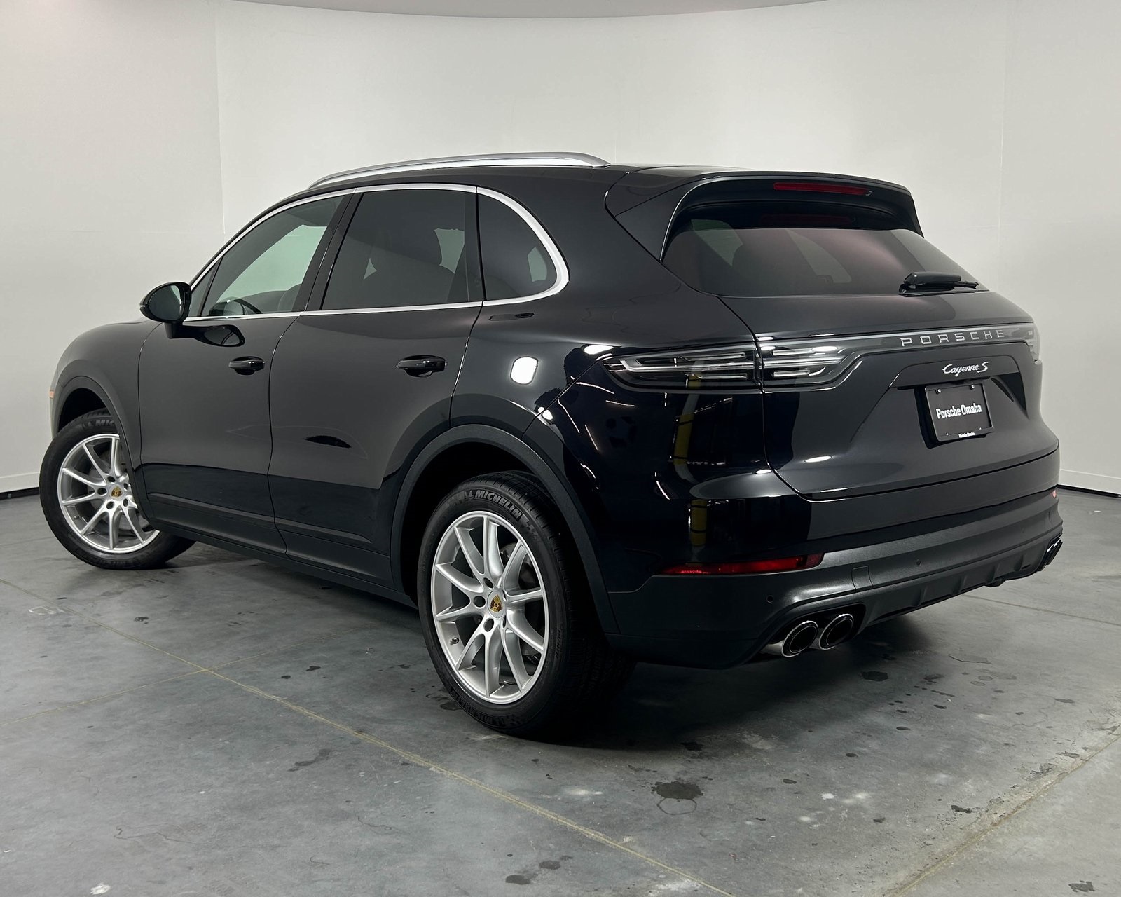2020 Porsche Cayenne S photo 2