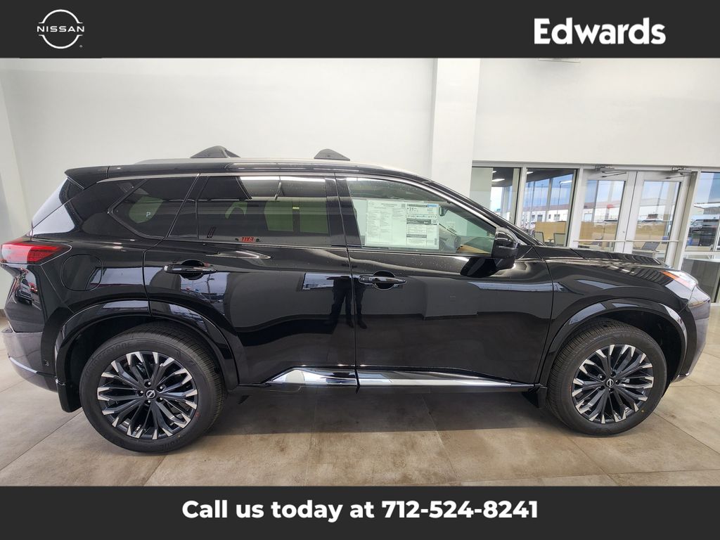 2026 Nissan Rogue Platinum's photo