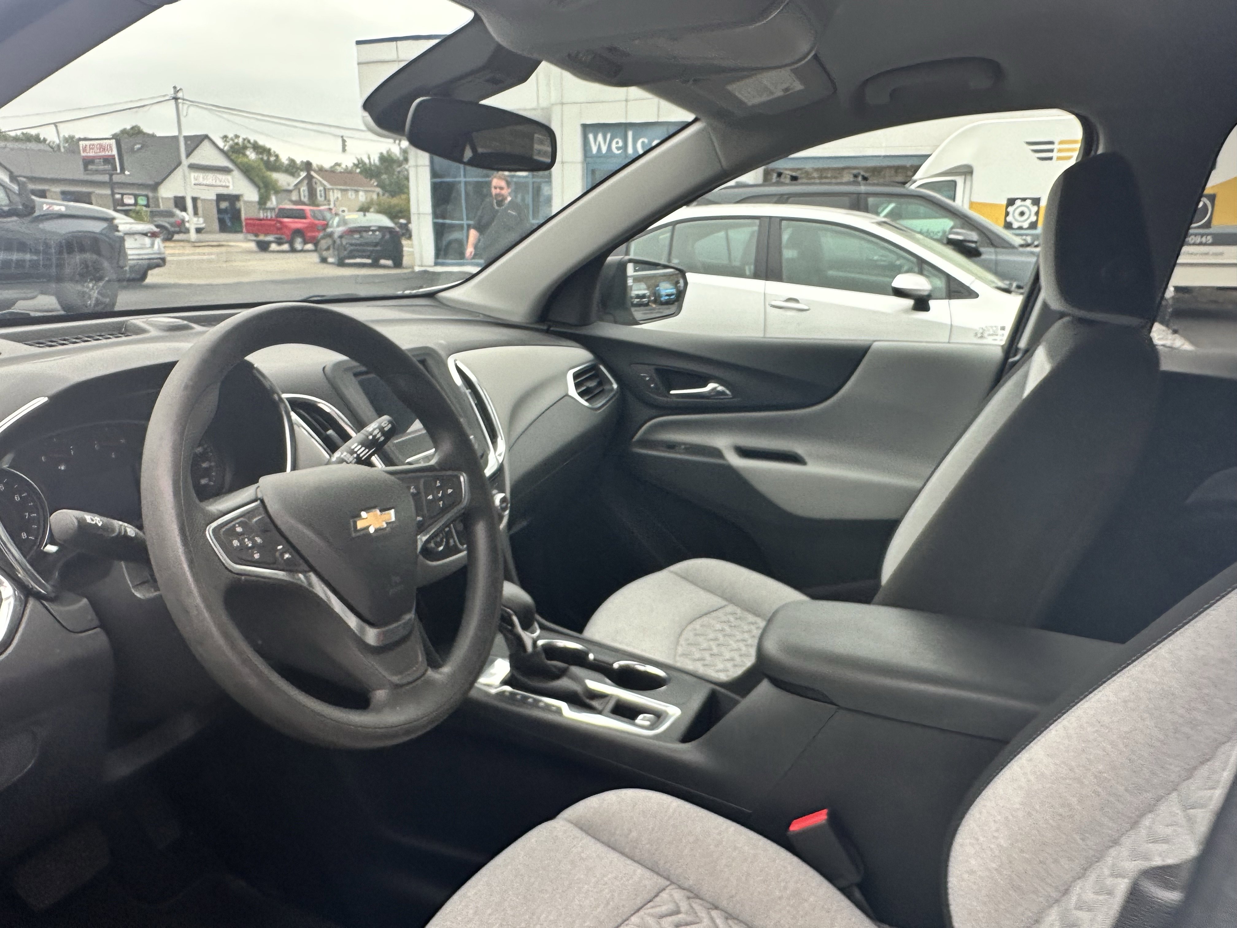 2023 Chevrolet Equinox LS photo 2