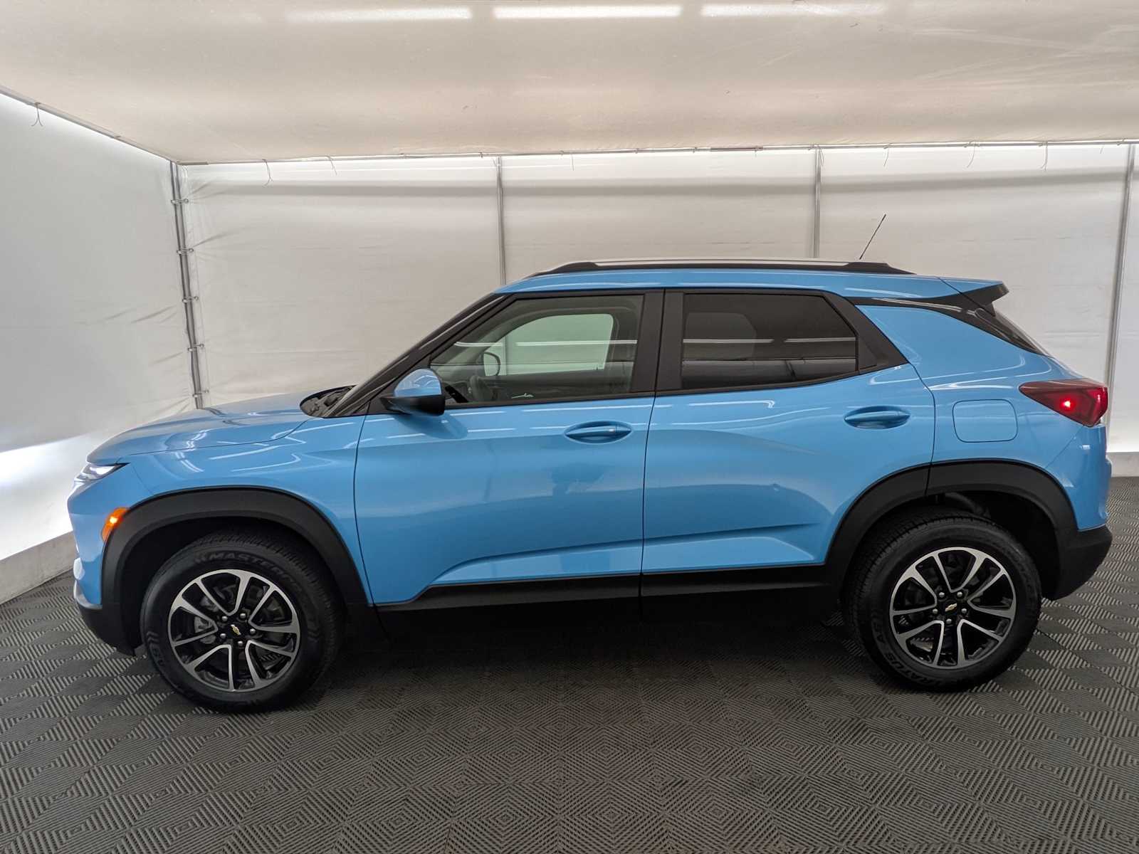 2025 Chevrolet Trailblazer LT photo 3