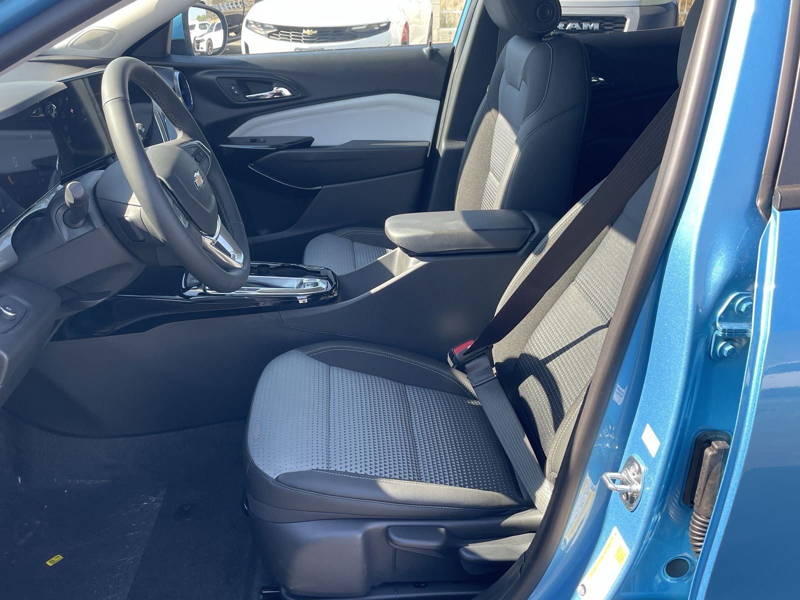 2025 Chevrolet Trax LT photo 20