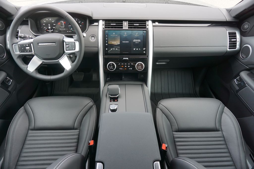 2025 Land Rover Discovery S photo 9