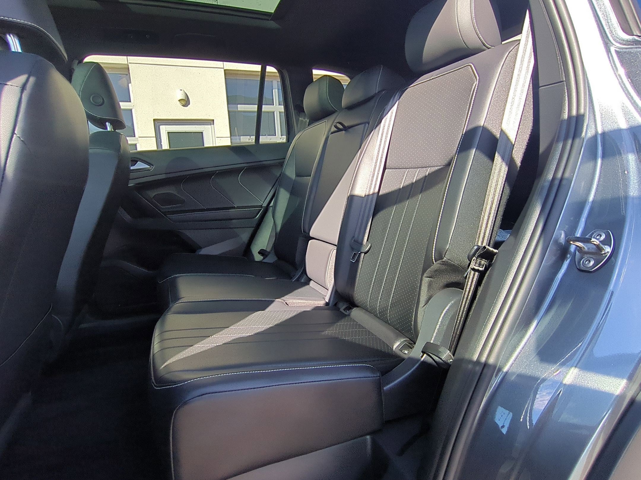 2024 Volkswagen Tiguan SE R-Line Black photo 26