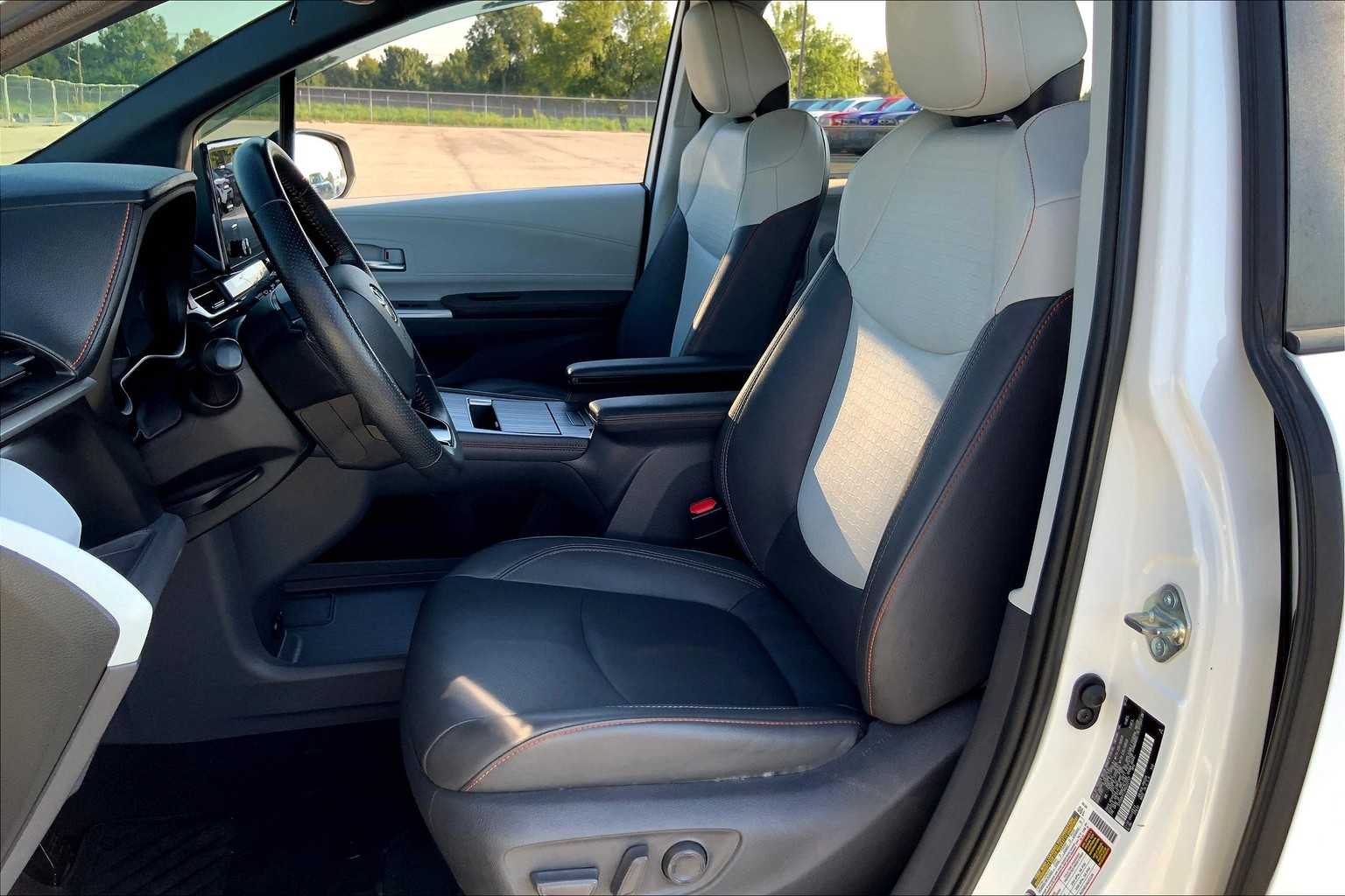 2021 Toyota Sienna XSE photo 7