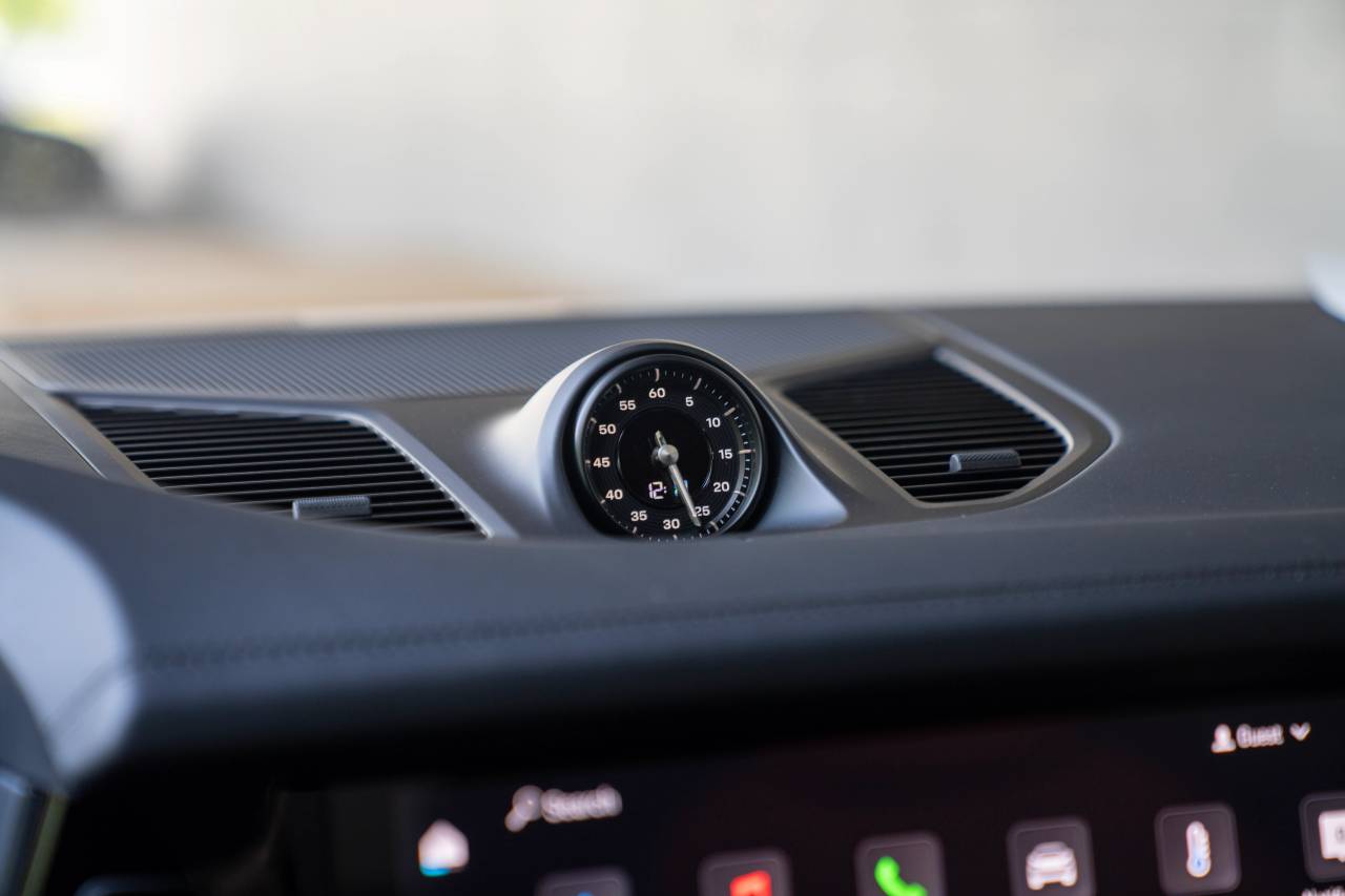 2025 Porsche Cayenne GTS photo 19