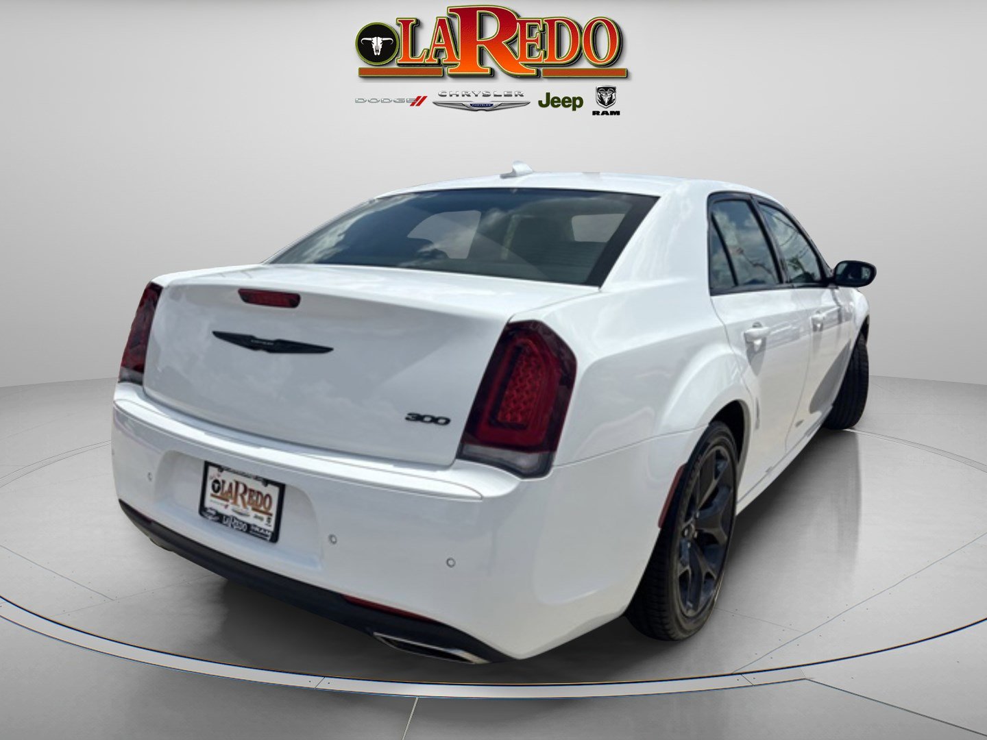 2023 Chrysler 300 Touring L photo 7