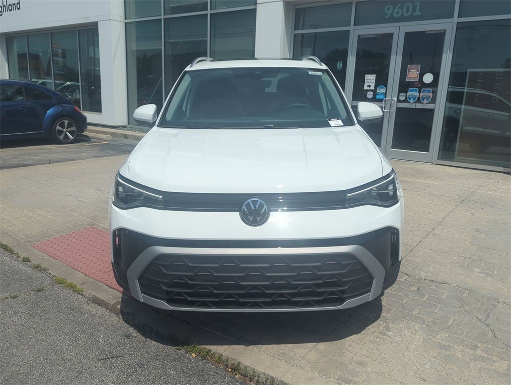 2025 Volkswagen Taos SE photo 3