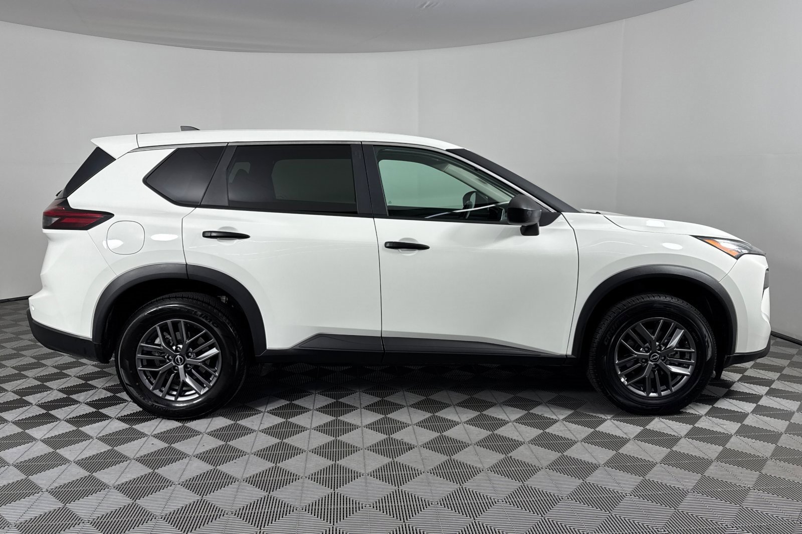 2024 Nissan Rogue S photo 3