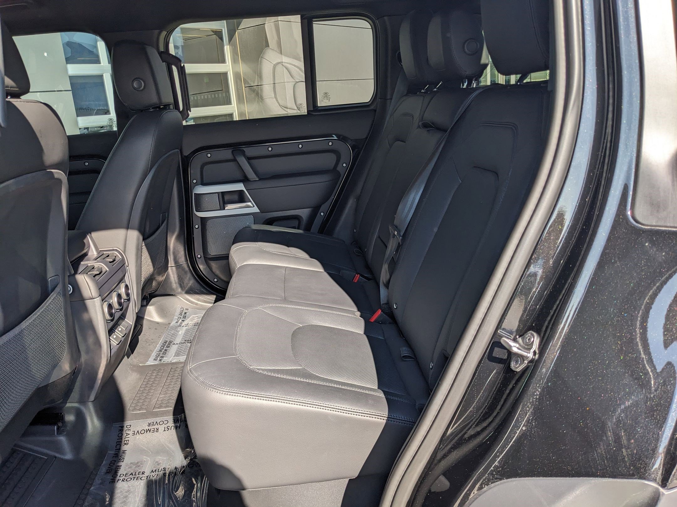 2024 Land Rover Defender 110 S photo 25