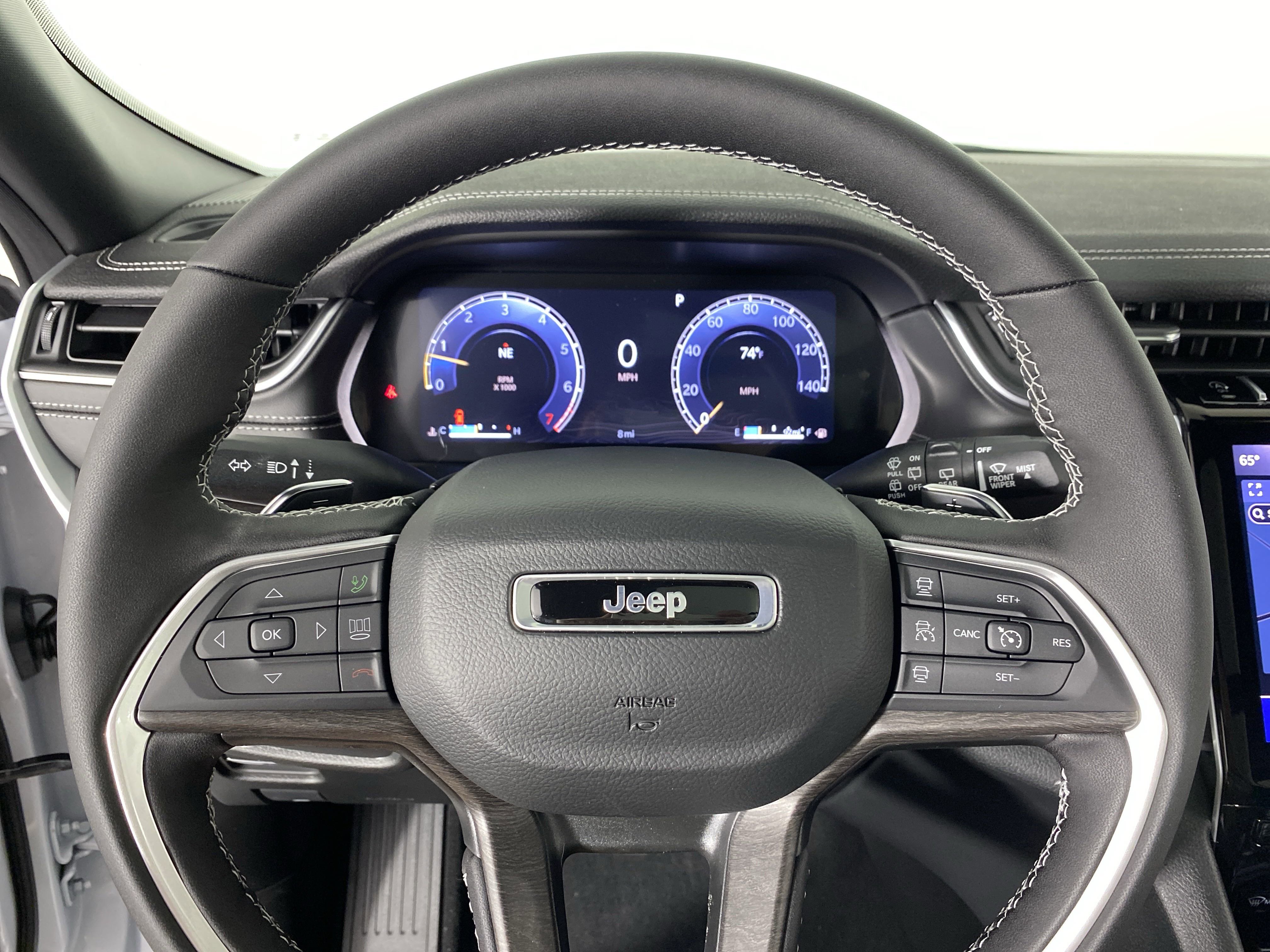 2025 Jeep Grand Cherokee Limited photo 3