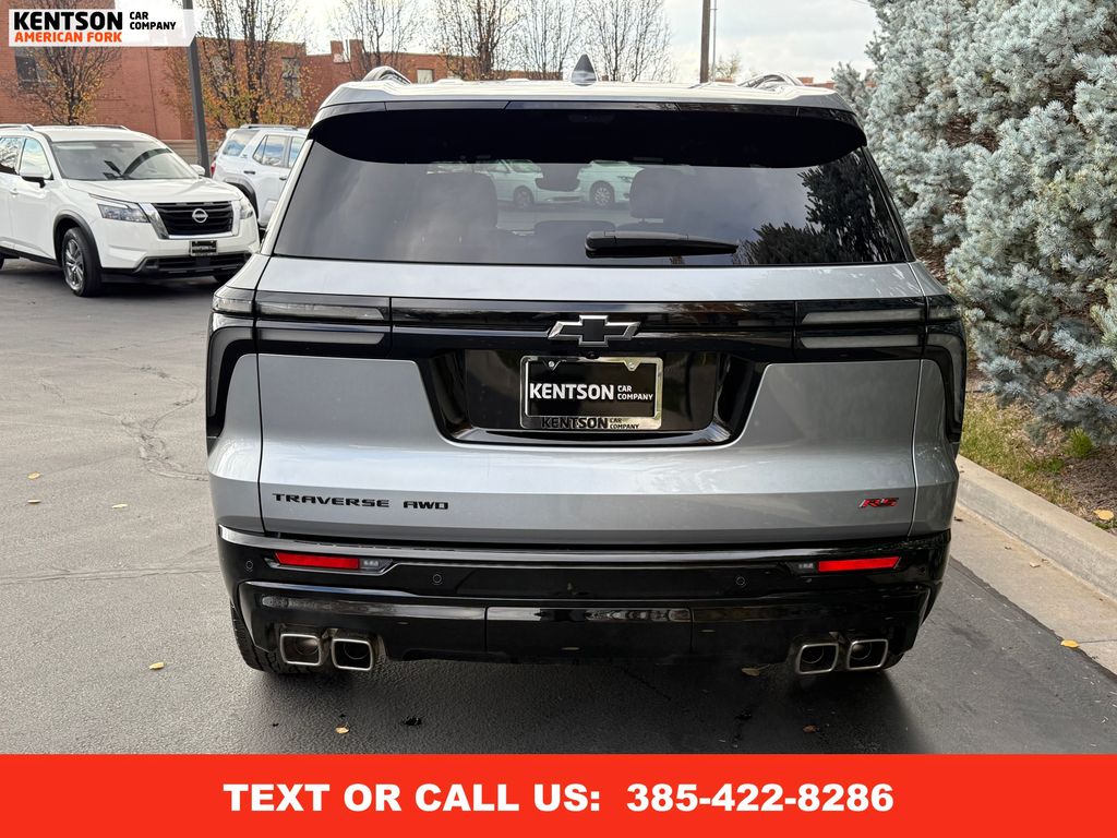 2024 Chevrolet Traverse RS photo 2