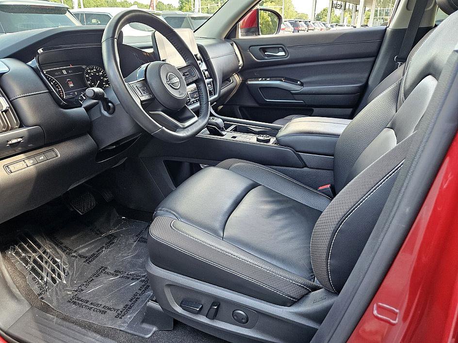 2023 Nissan Pathfinder SL photo 7