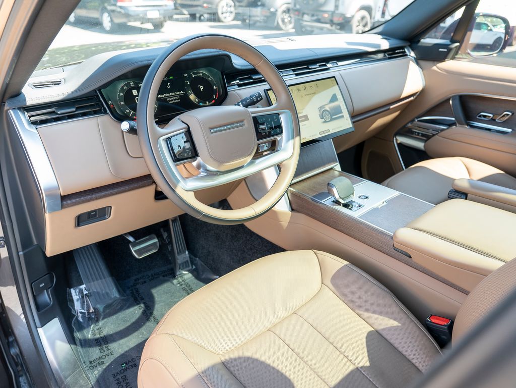 2024 Land Rover Range Rover SE photo 11