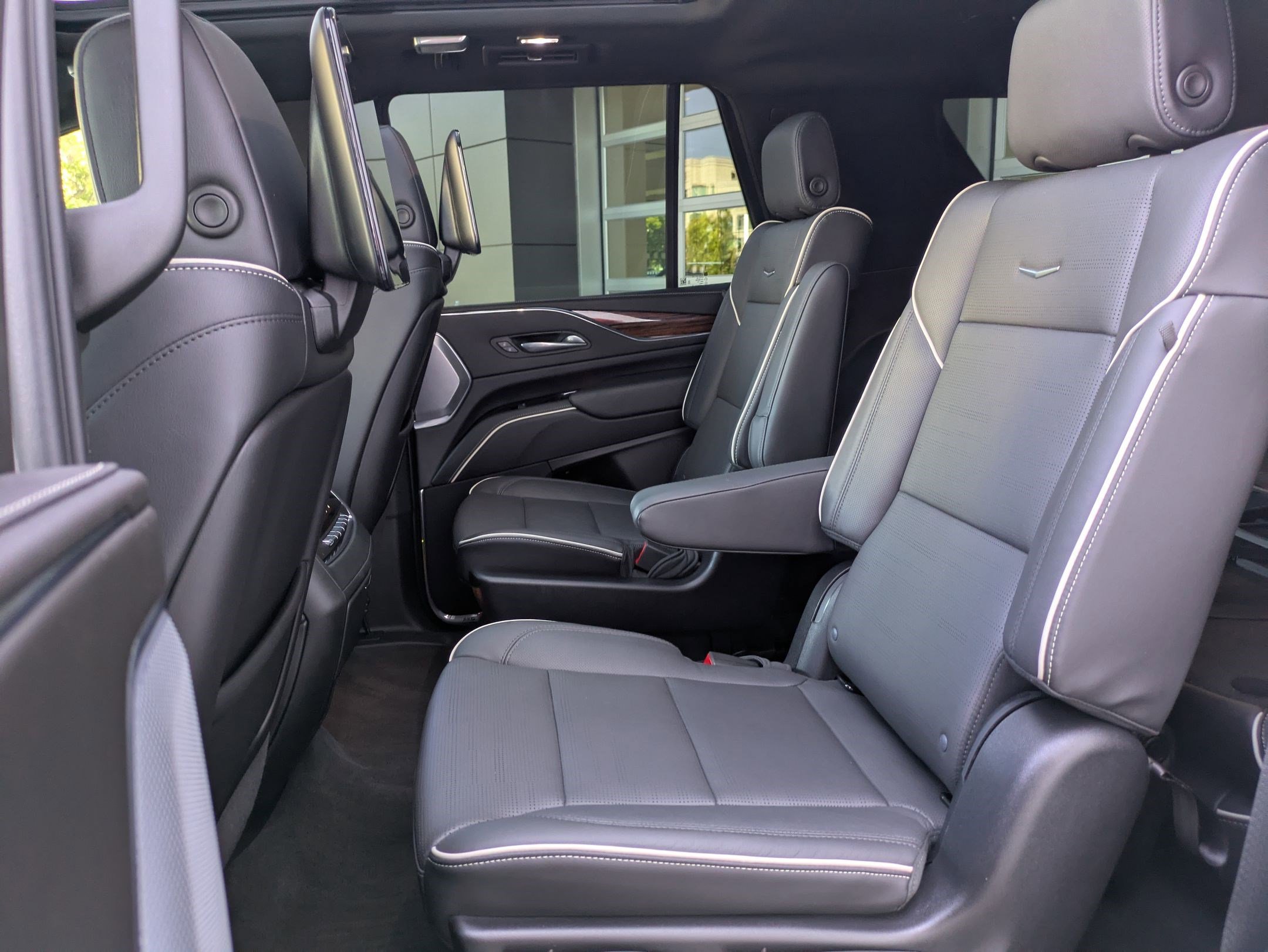 2024 Cadillac Escalade Premium Luxury photo 27