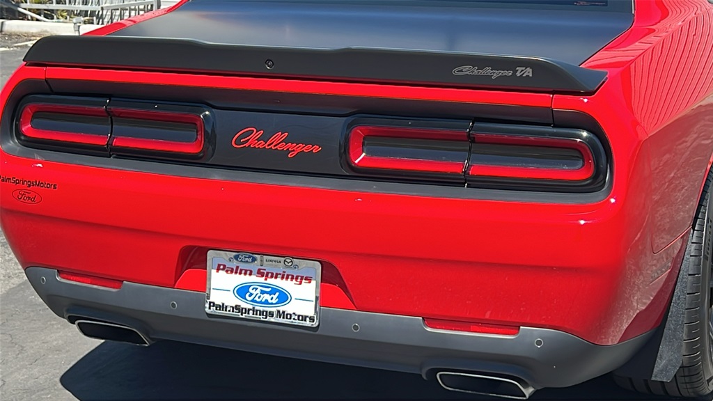 2017 Dodge Challenger R/T photo 6