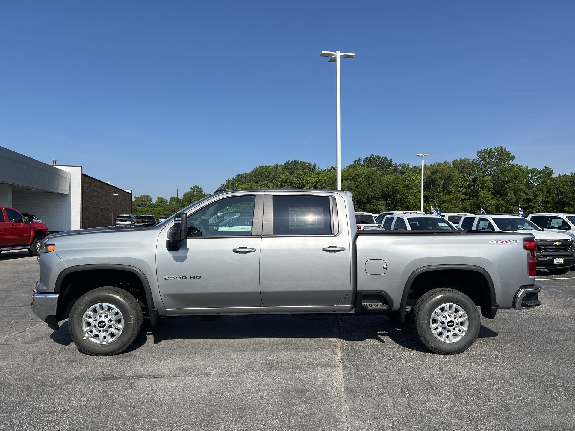 2025 Chevrolet Silverado 2500HD LT photo 2
