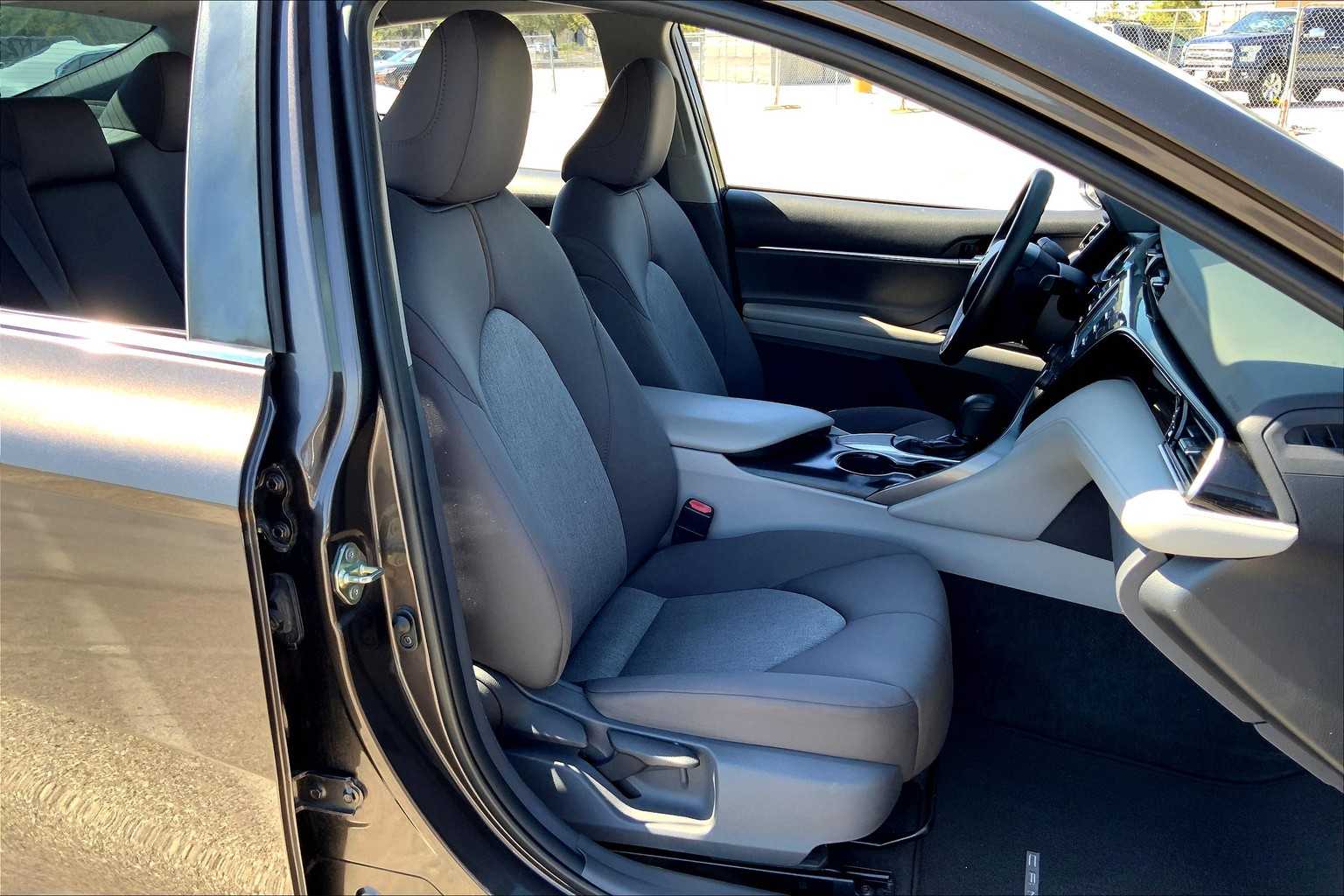 2019 Toyota Camry LE photo 8
