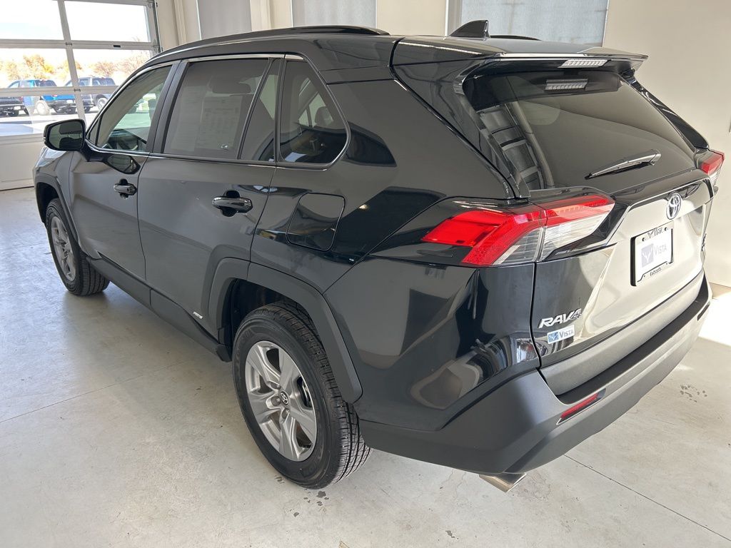 2025 Toyota RAV4 Hybrid XLE photo 2