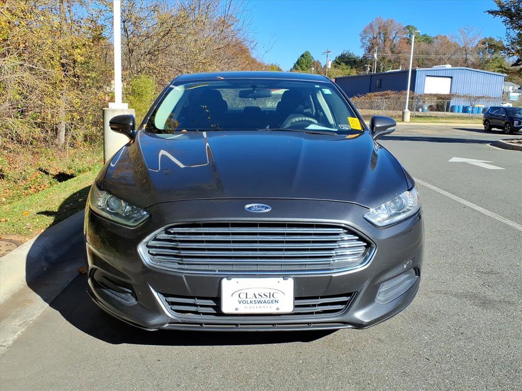 2015 Ford Fusion SE photo 2