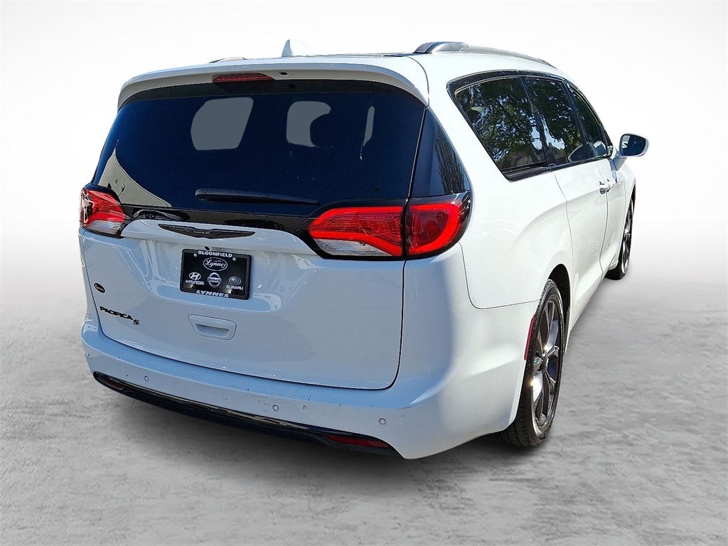2018 Chrysler Pacifica Touring Plus photo 10