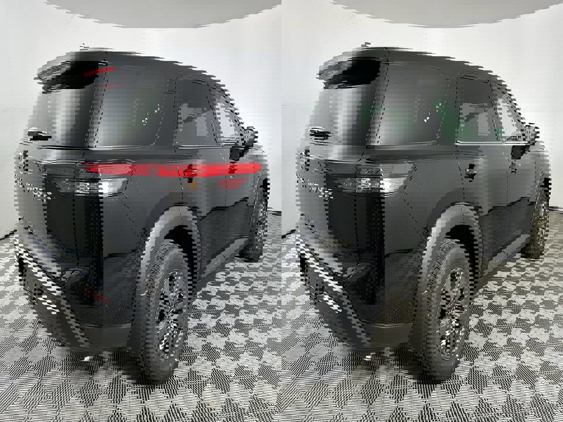 2025 Nissan Pathfinder S photo 4