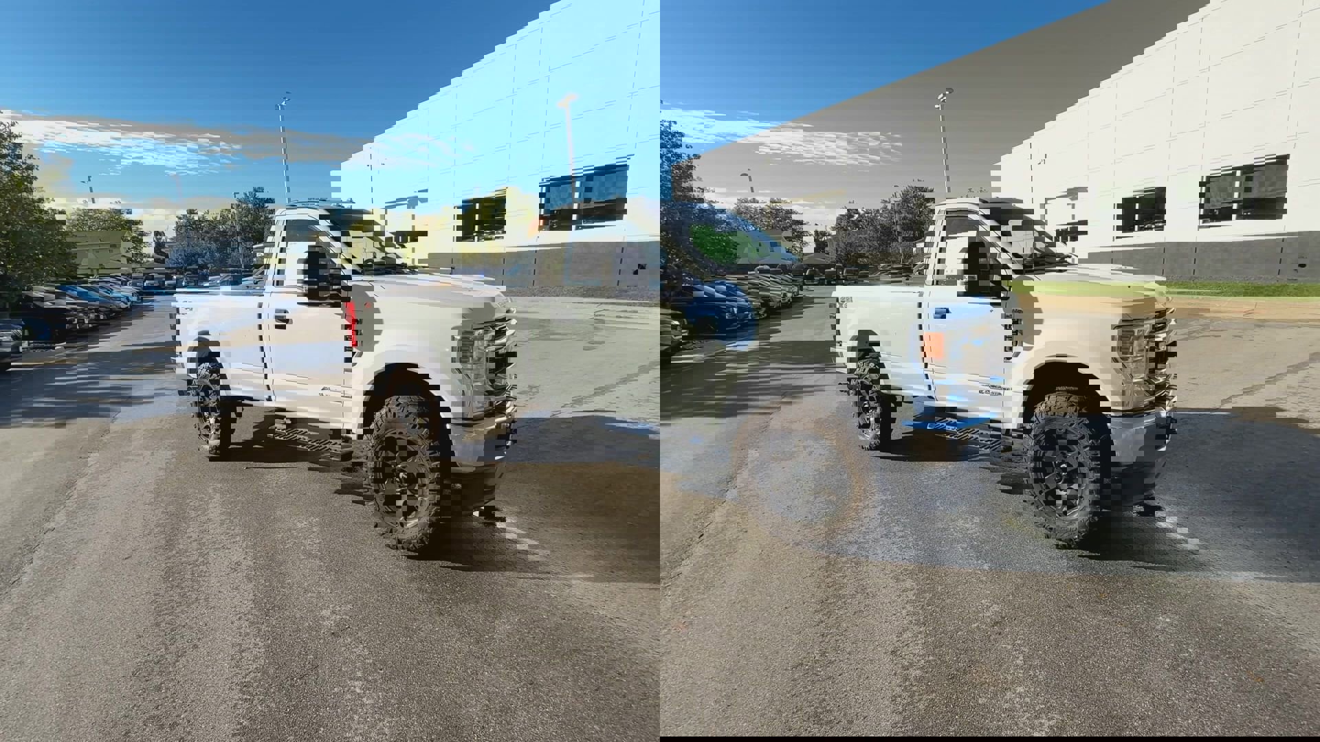 2022 Ford F-350 XLT photo 2