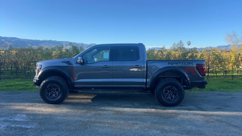 2025 Ford F-150 Raptor photo 2