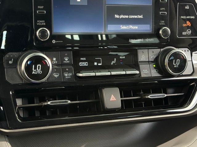2020 Toyota Highlander XLE photo 18