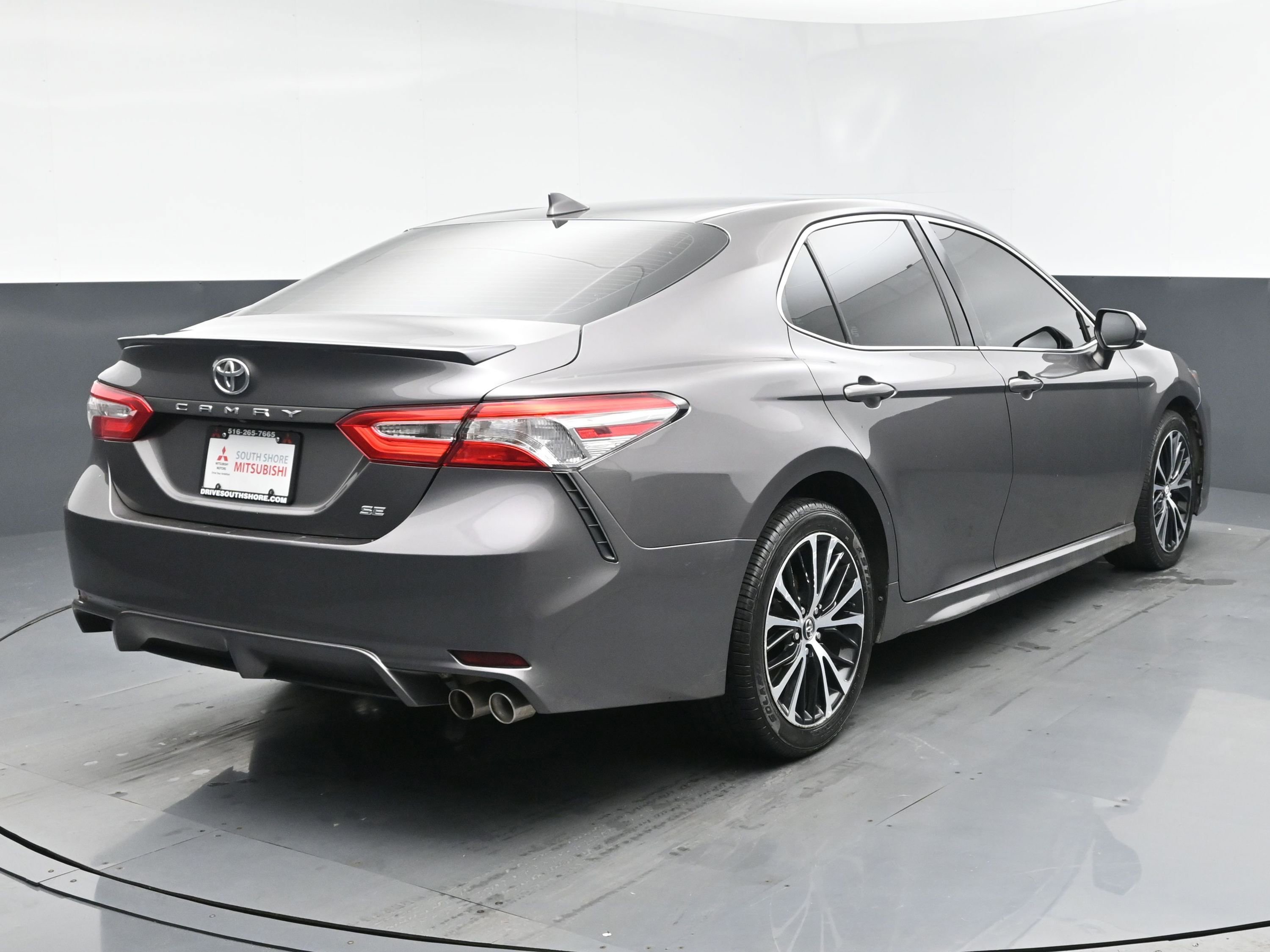 2020 Toyota Camry SE photo 22