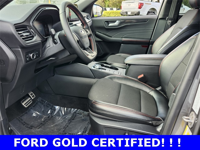 2024 Ford Escape Hybrid ST-Line photo 3