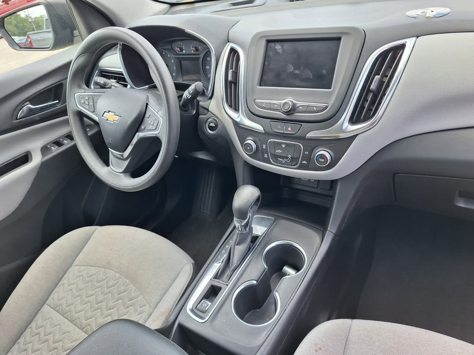 2022 Chevrolet Equinox LS photo 3