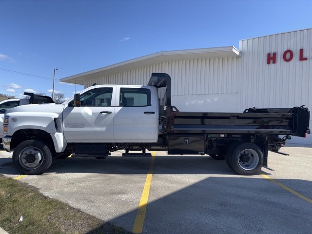 2024 Chevrolet Silverado 4500HD LT photo 2